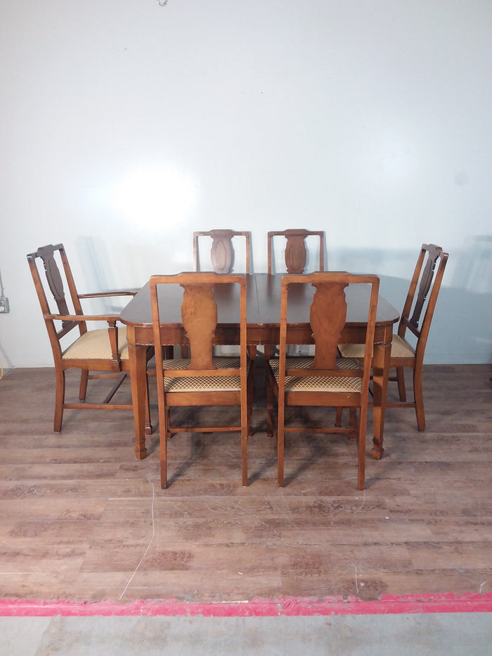 Expandable Dining Table & 6 Chairs