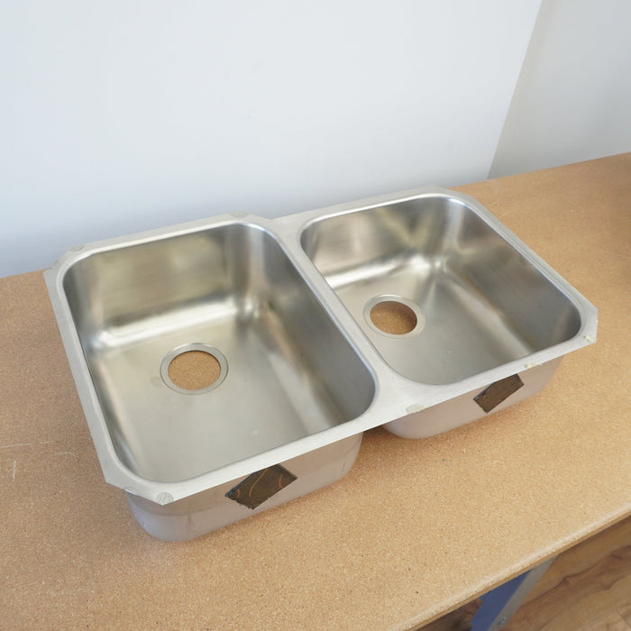 31-inch W Undermount Dual Bowl Stainless Steel Sink