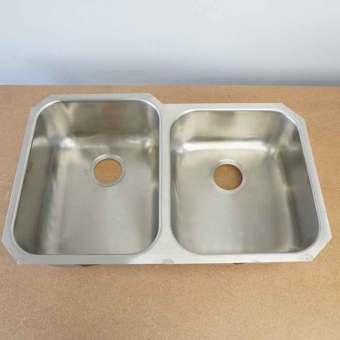 31-inch W Undermount Dual Bowl Stainless Steel Sink