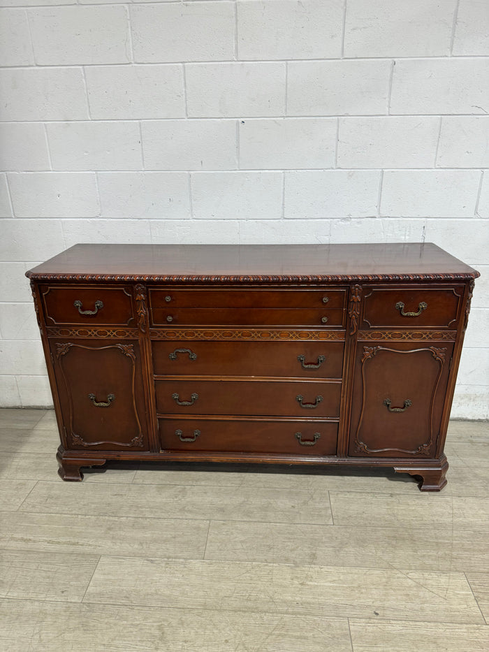 Traditional side board with 7 drawers