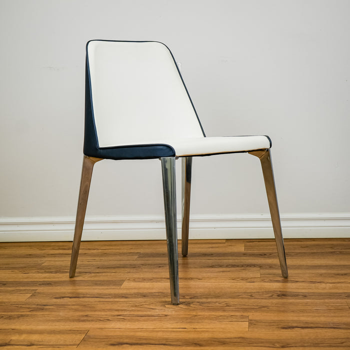 Laja 880 Chair by Alessandro Busana  18" Seat H