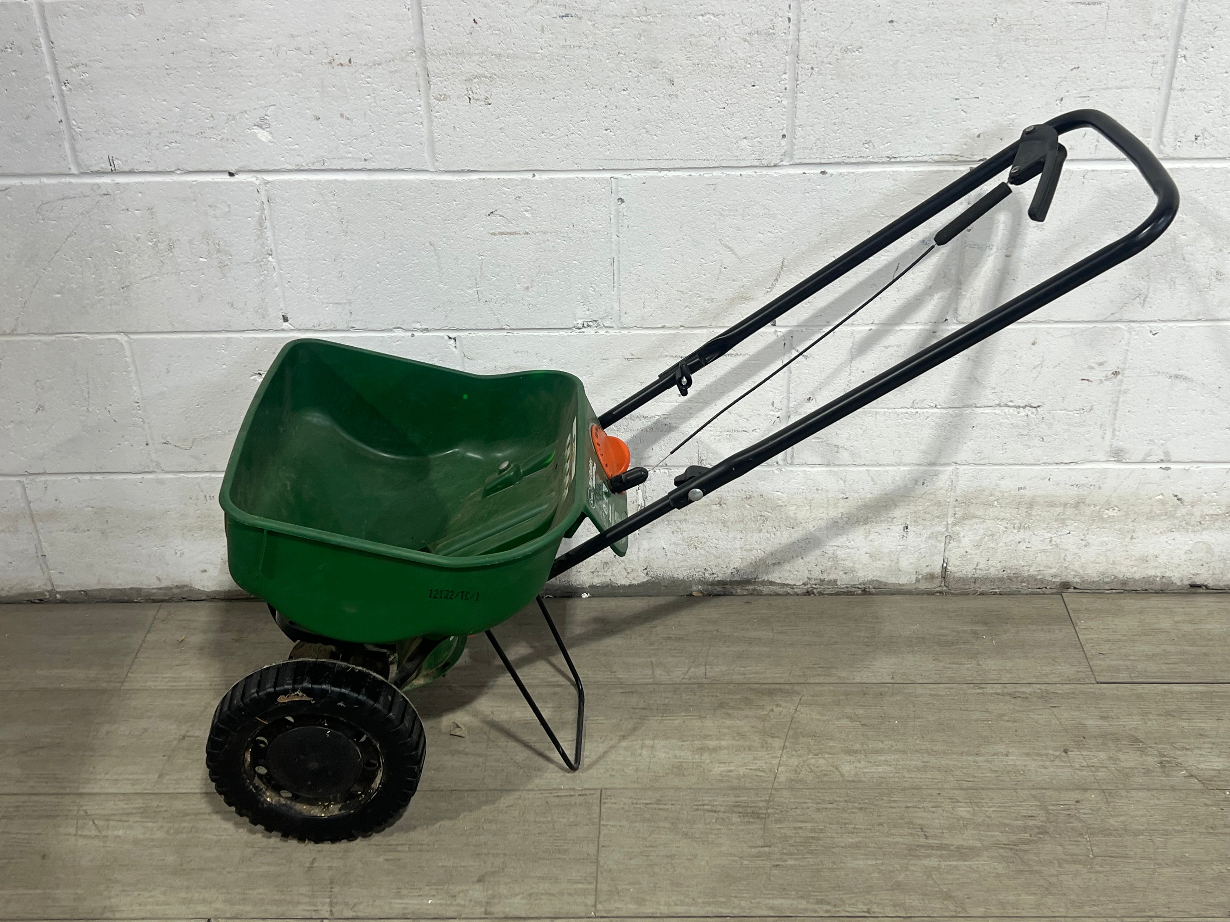 Scotts Turf Builder Mini Edgeguard Habitat ReStore GTA