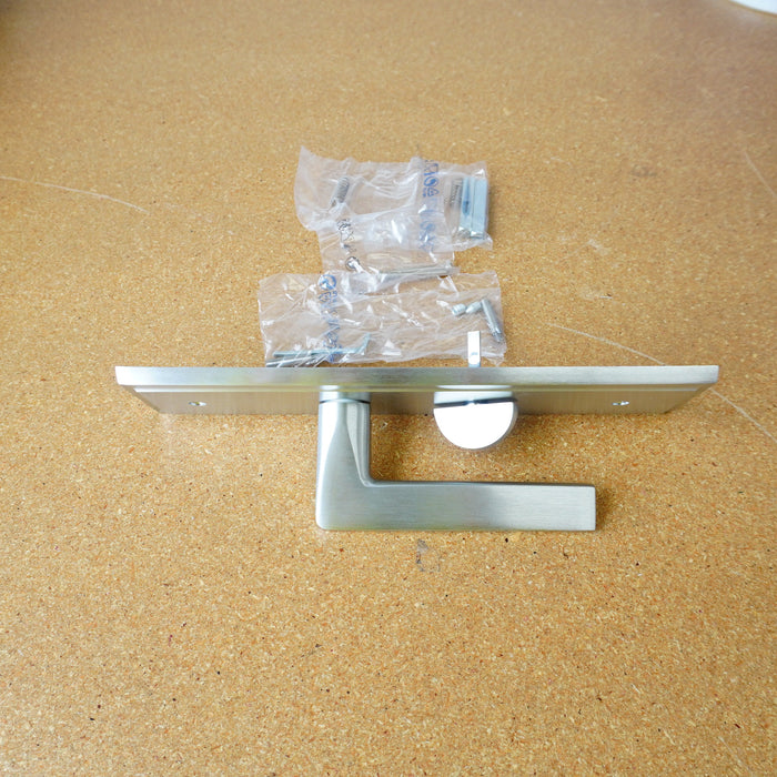 Atlanta Sargent Door Faceplate with handle and Thumb turn in Satin Nickel
