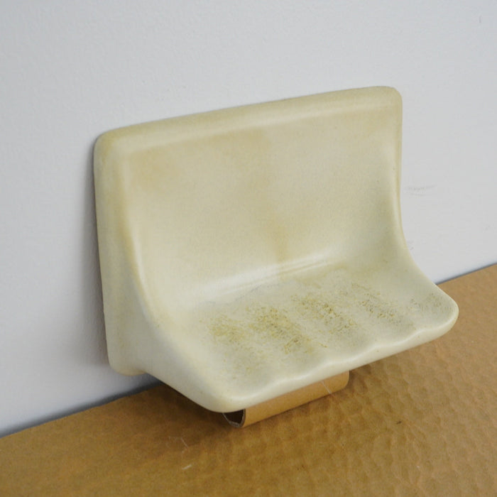 Porcelain Wall-Mount Soap Dish in Chiaro Grey