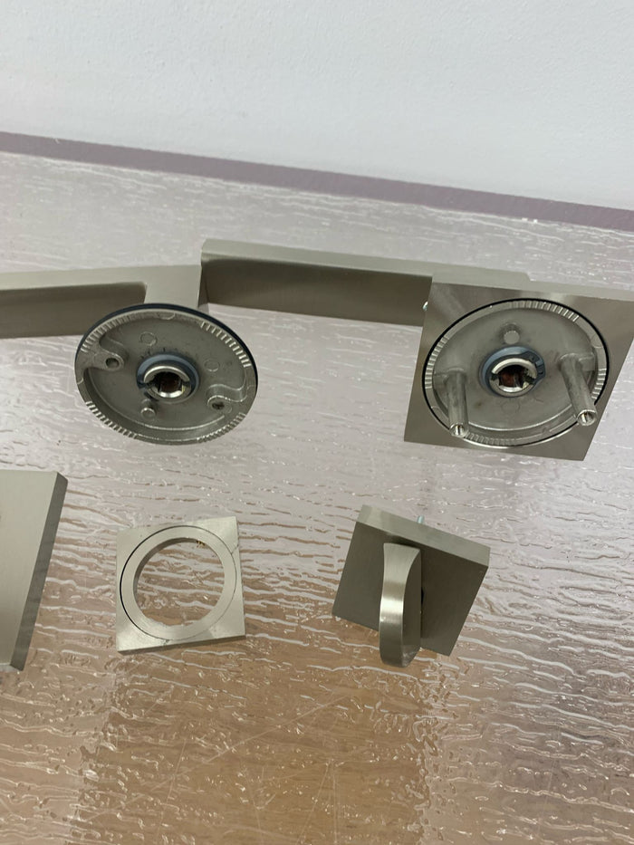 Tampa Entry Door Lockset w/ Thumb Turn in Satin Nickel