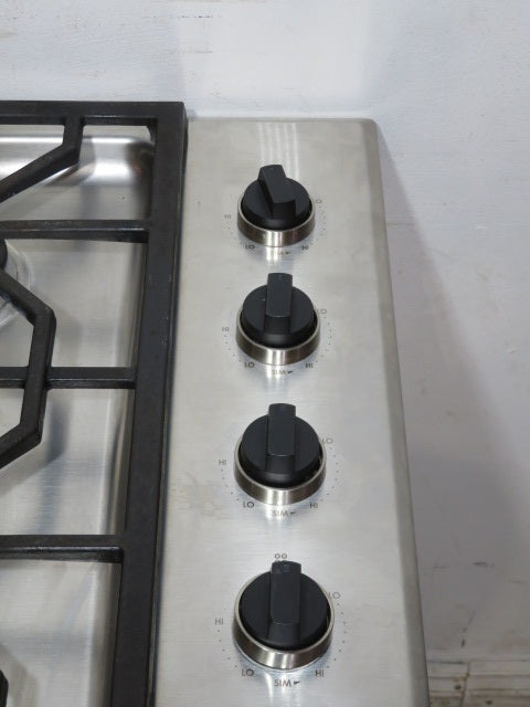 30" Wolf Stainless Steel Gas Cooktop