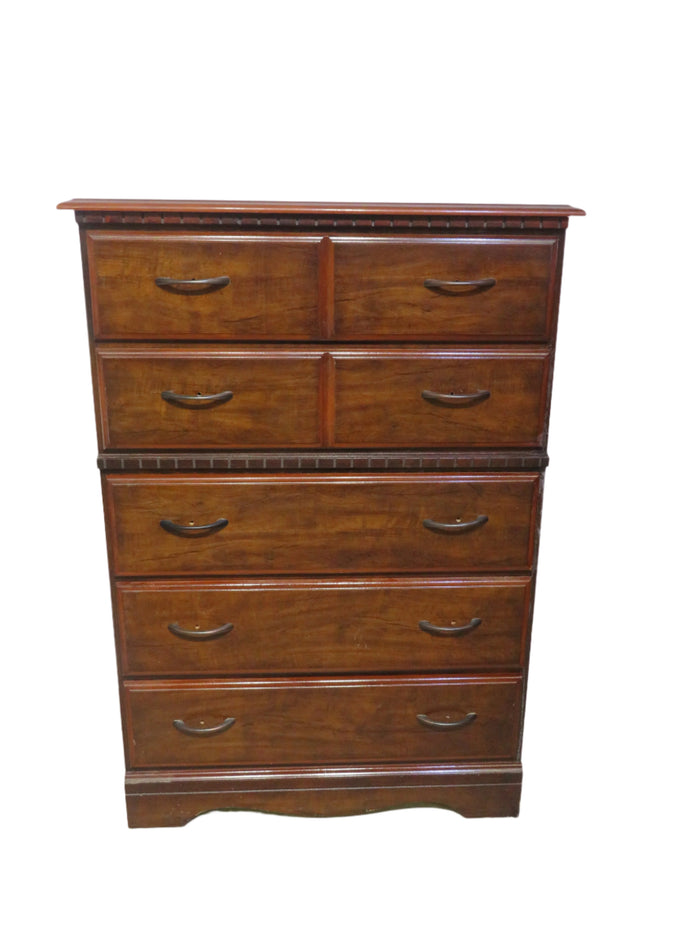 Dresser w/ 5 Drawers