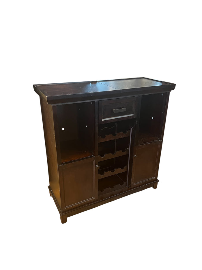 Extendable Liqueur Cabinet With Removable Cutting Board