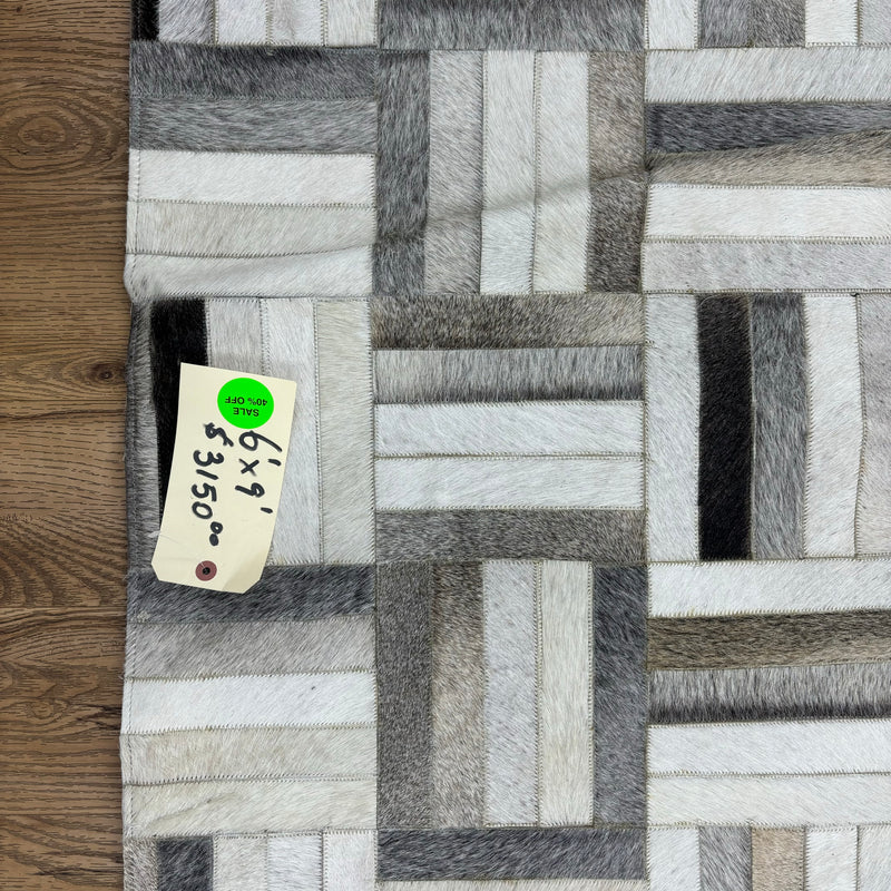 6×9-ft Grey & White Patchwork Rug – Hand-Stitched Cowhide, 250