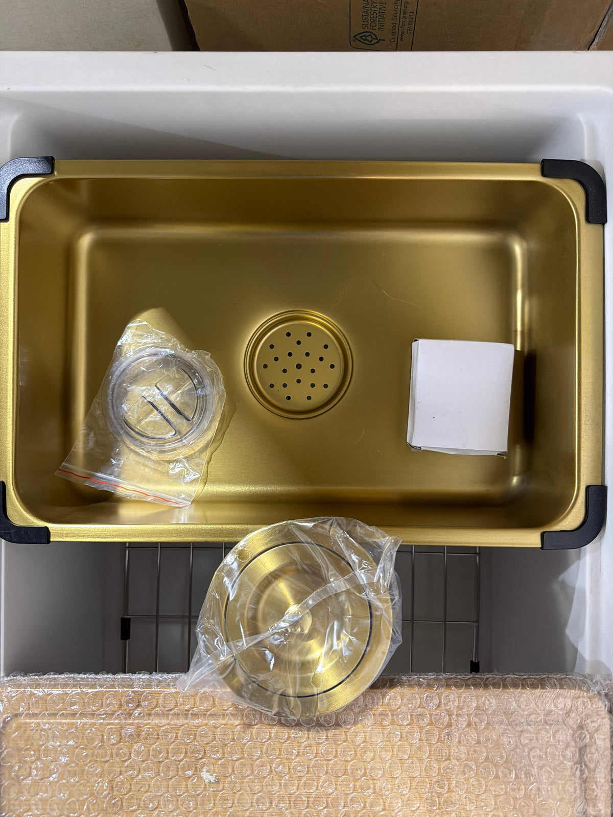 33 inch White Composite Granite Farmhouse Sink With Accessories