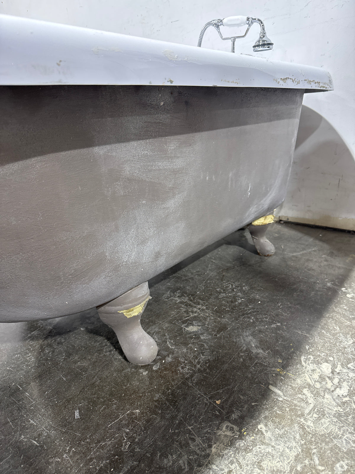 Iron Cast Claw Foot Tub