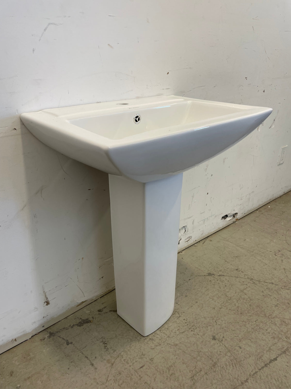 Swiss Madison Sublime Pedestal Bathroom Sink