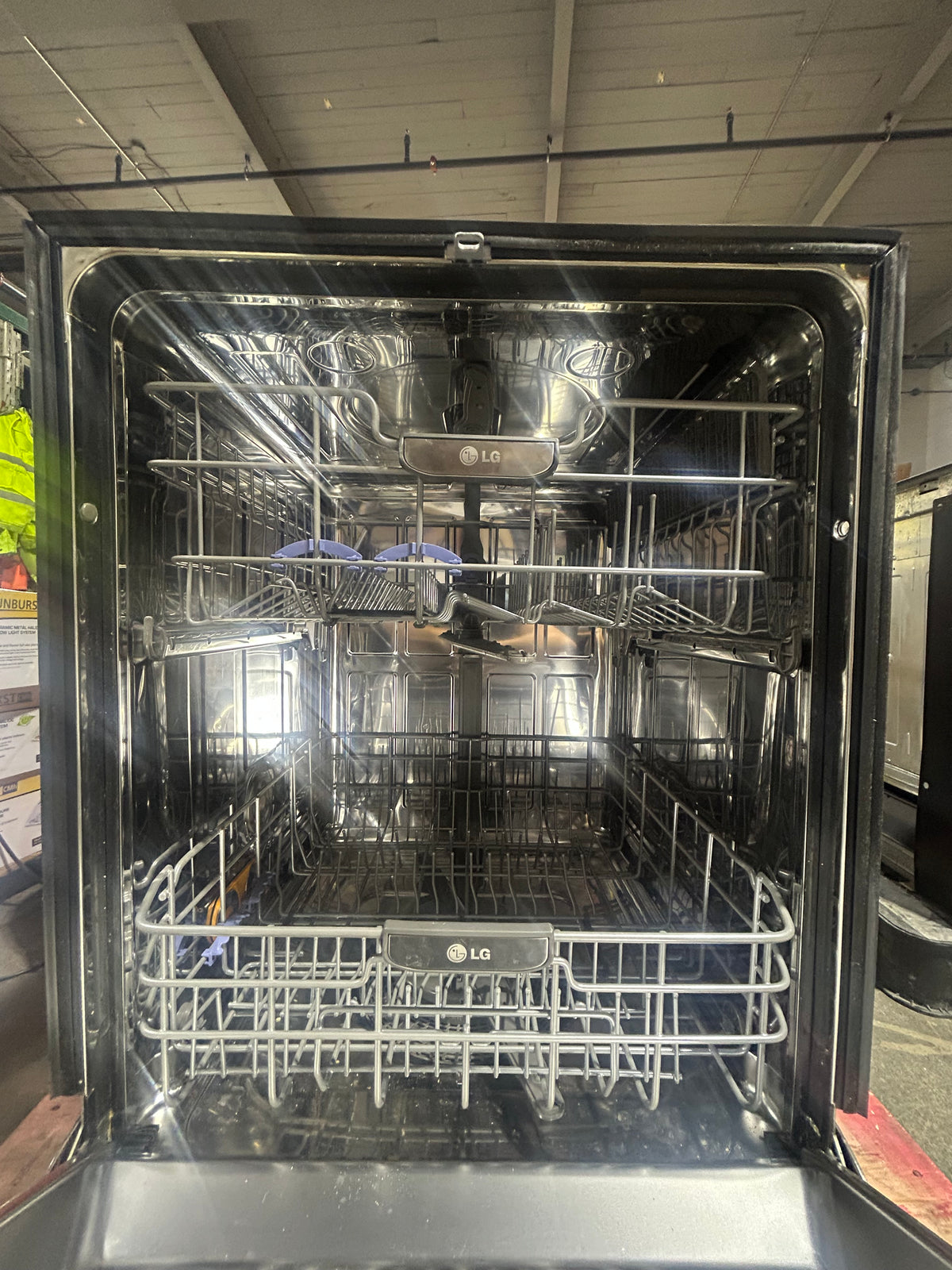 LG Inverter DirectDrive Dishwasher (24")
