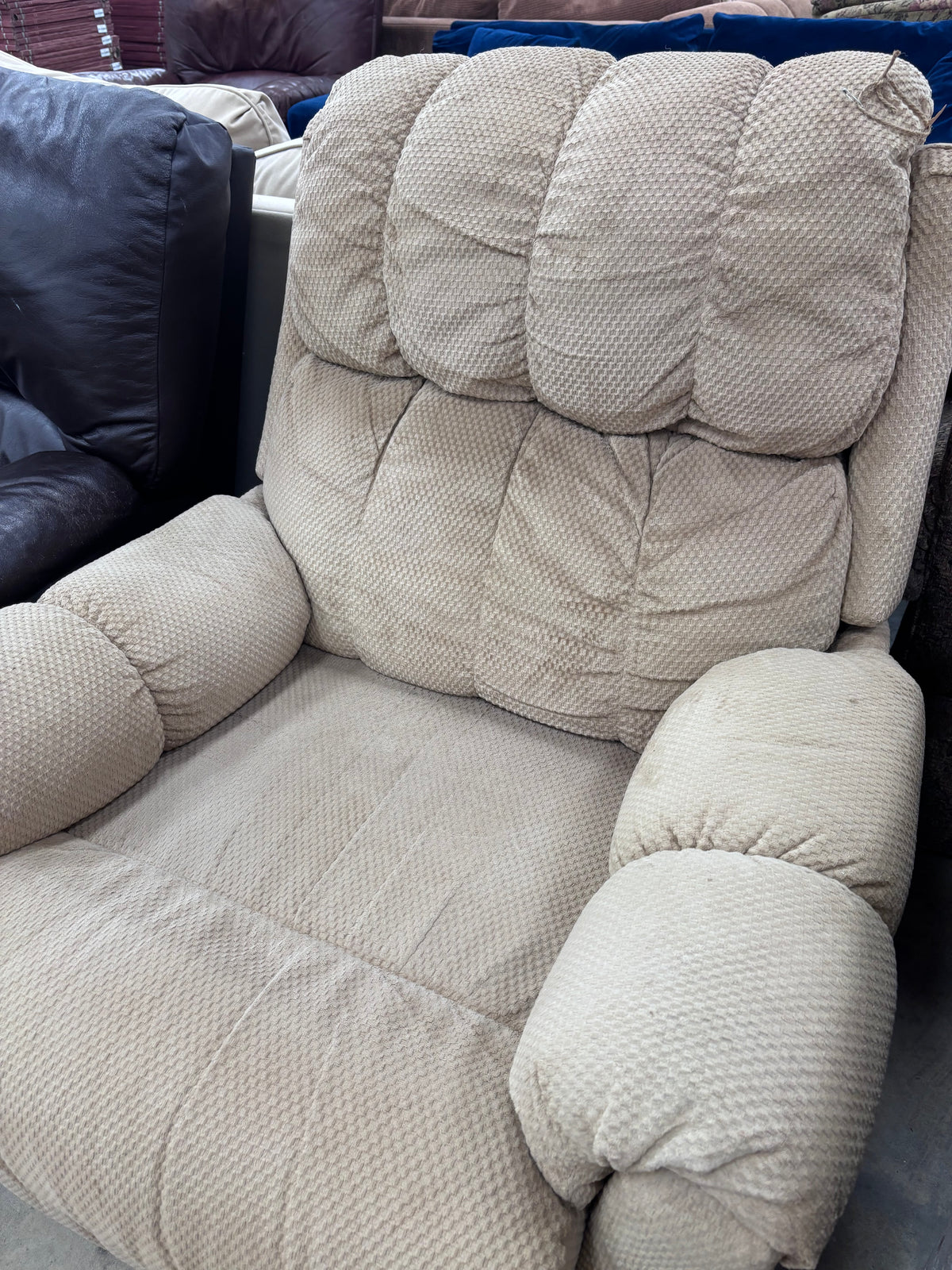 Cream Padded Electric Recliner Lounge Chair