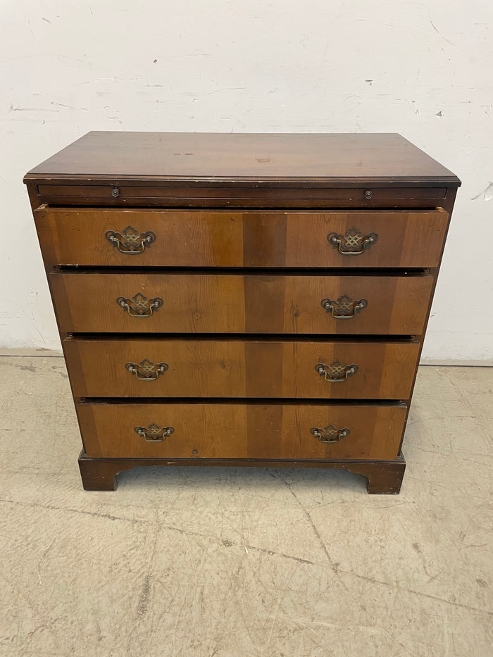4-drawer Dresser with Shelf