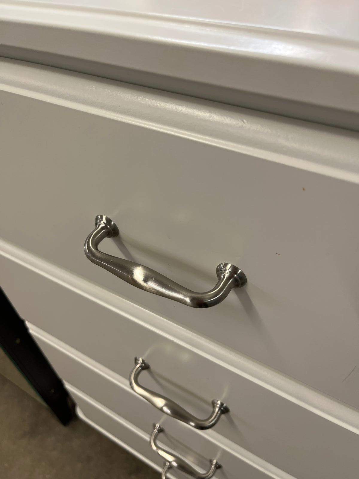 27"W 4 Drawer Dresser