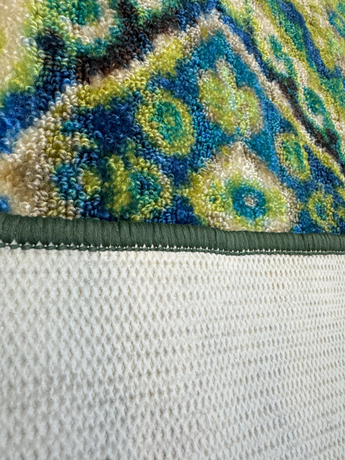 Rug 3.25' x 4.5'