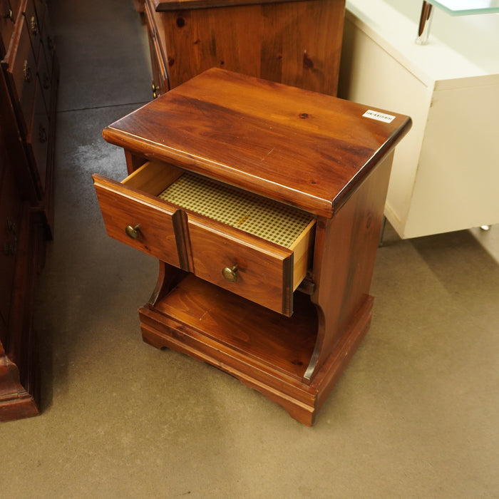 1-Drawer Solid Wooden Nightstand in Walnut