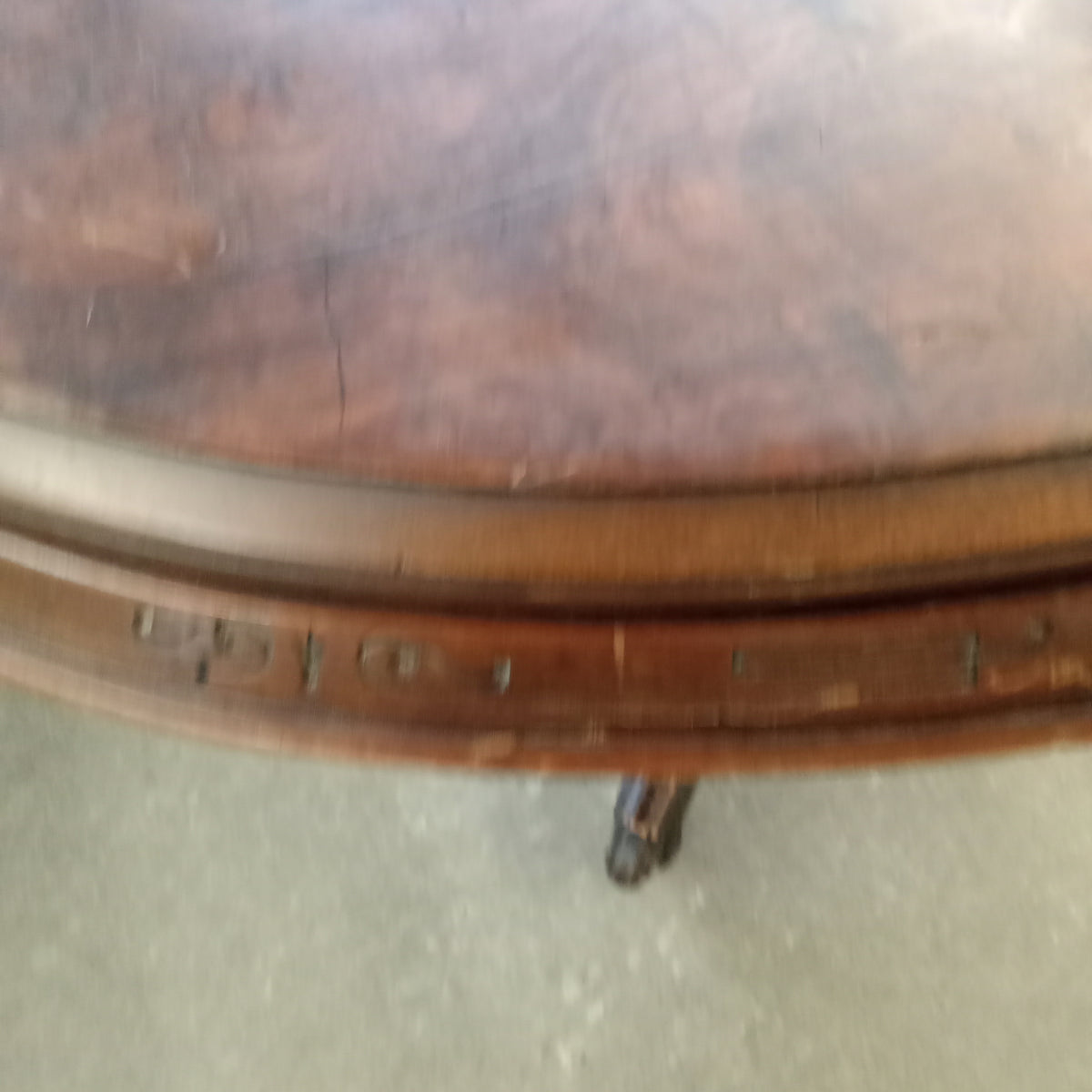 41"W Oval Side Table