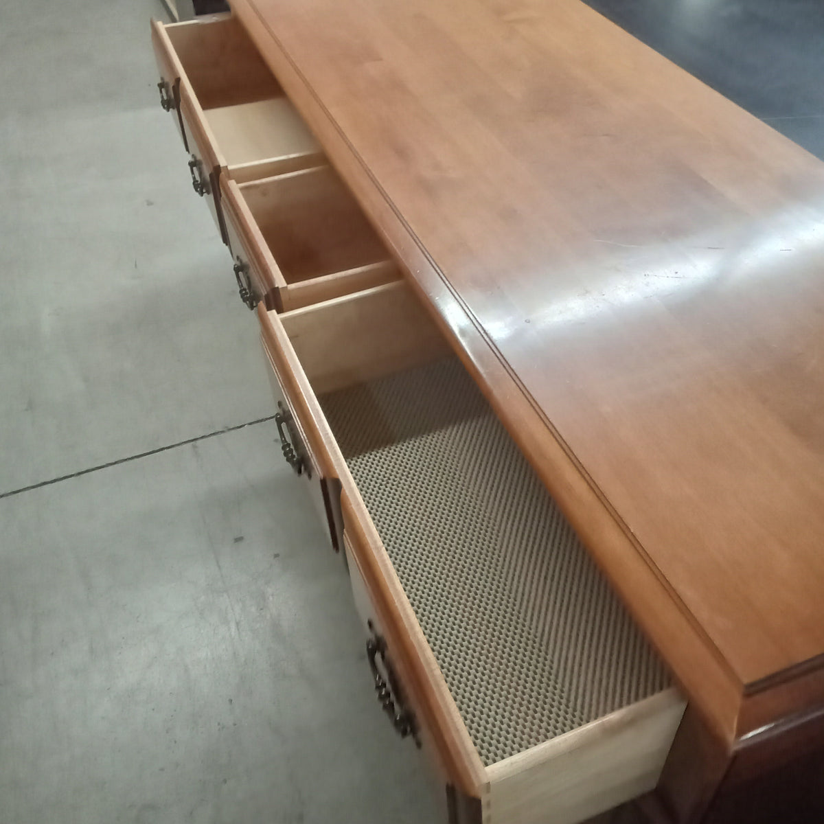 58"W 8-Drawer Dresser