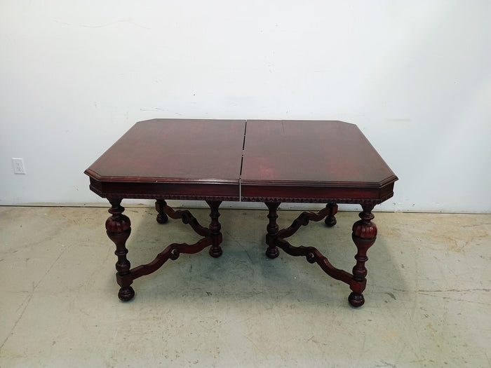 Vintage Dining Table in Mahogany Color