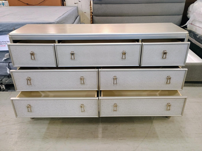 Modern 7-Drawers Dresser