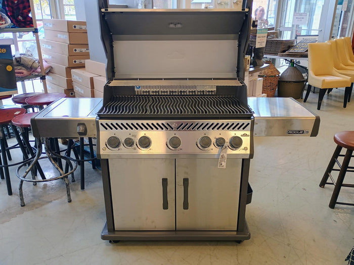 Napoleon Rogue PRO-S 625 5-Burner Natural Gas BBQ Grill in Stainless Steel with Infrared Side and Rear Burner