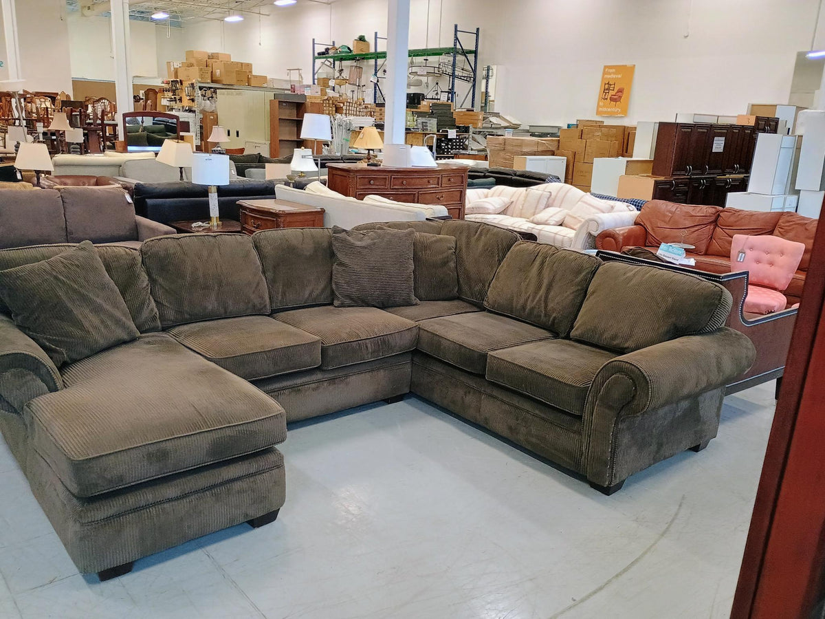 Modern Sectional Sofa with decorative Nails