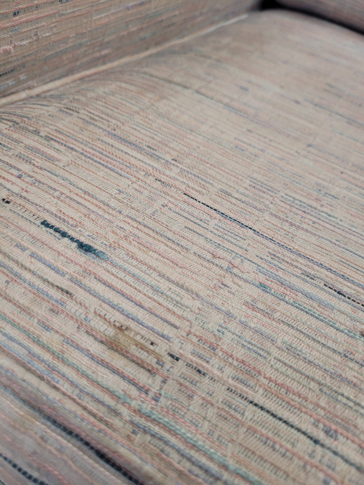 Off-White Tweed-Style Skirted Loveseat