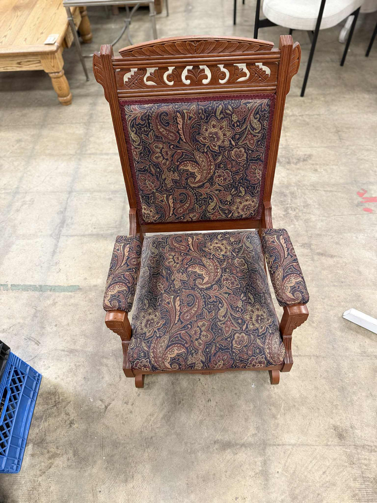Traditional Style Rocking Chair