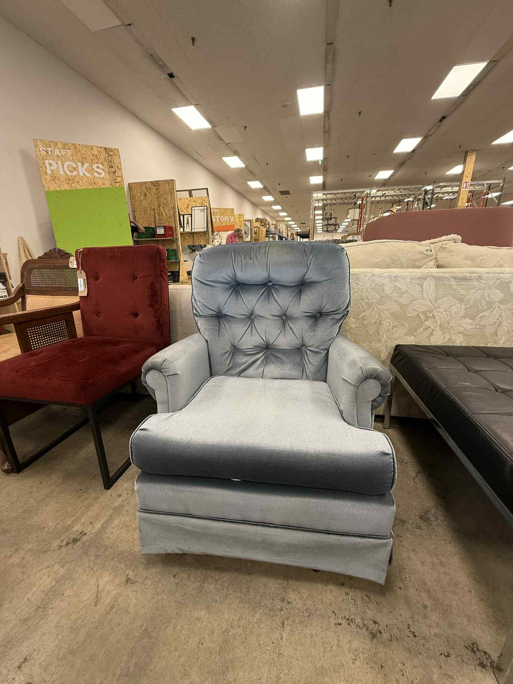 Blue Swivel Chair Living Room: Stylish Comfort for Modern Homes