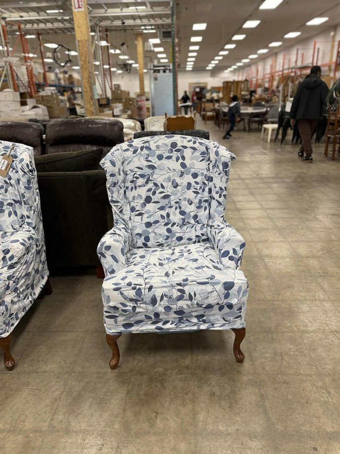 Traditional Style Wingback Chair