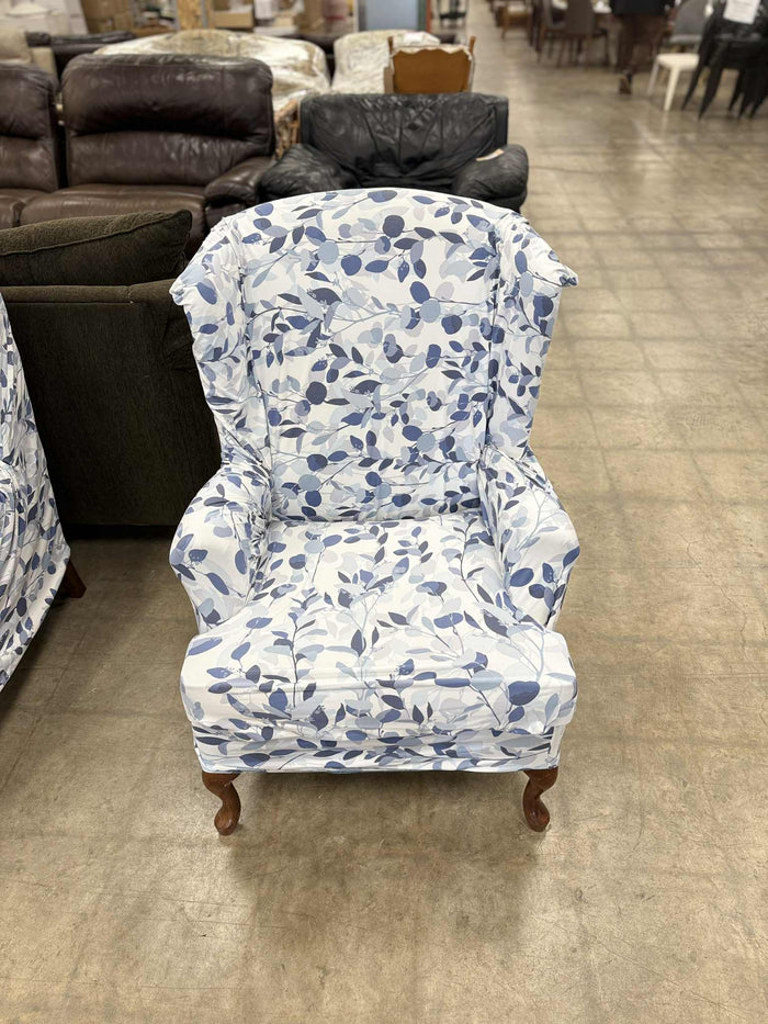 Traditional Style Wingback Chair