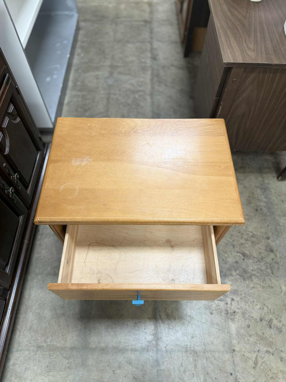 Light Wooden Nightstand with 2 Drawers