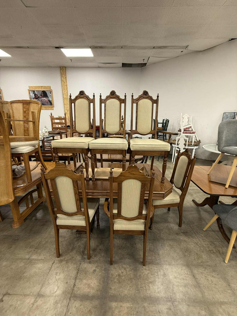 Traditional Style Oak 7-Piece Dining Set