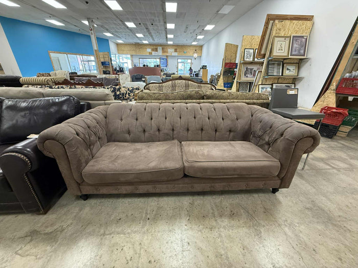 Traditional Style Button Tufted Design Sofa