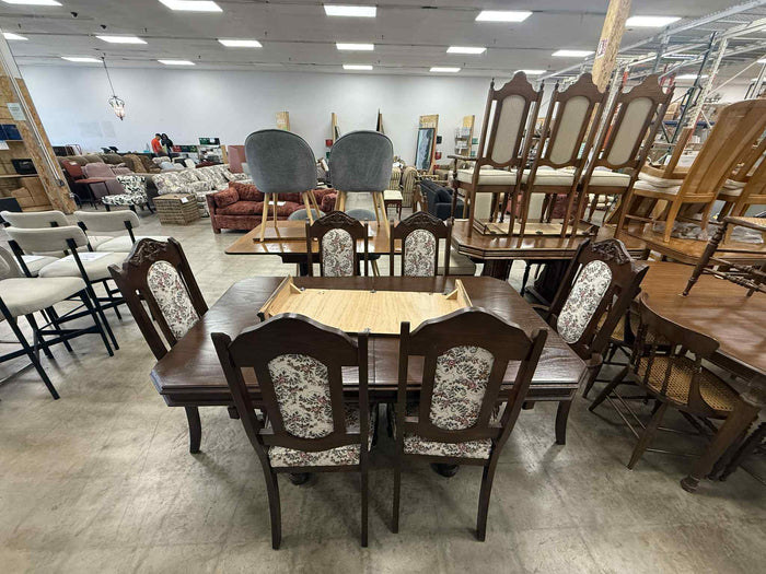 Traditional Style Dark Wooden Finish Dining Set