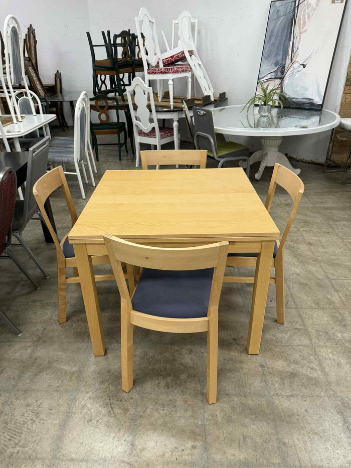 Light Colored Wooden 5-Piece Dining Set