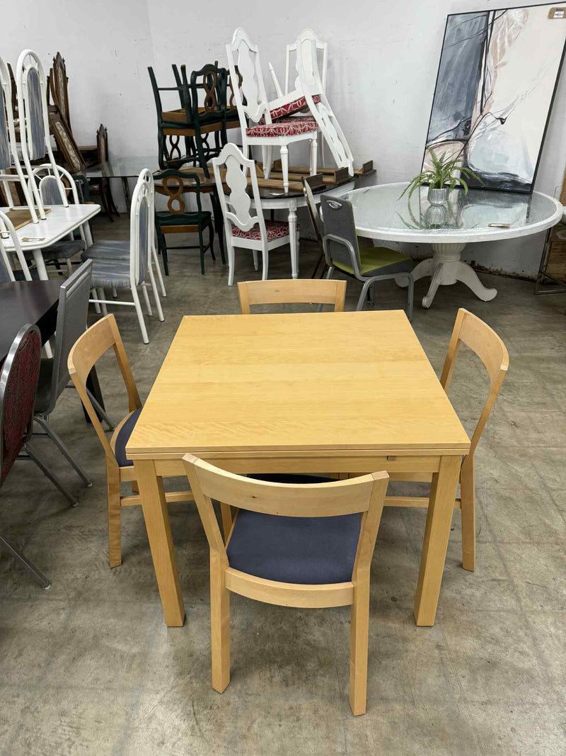 Light Colored Wooden 5-Piece Dining Set