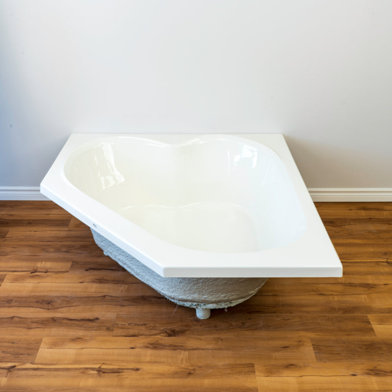 Mirolin White Soho 3 Corner Bathtub