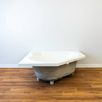 Mirolin White Soho 3 Corner Bathtub