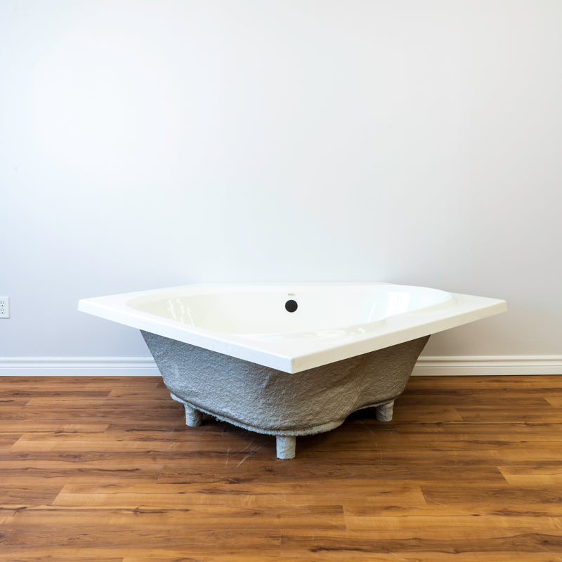 Mirolin White Soho 3 Corner Bathtub