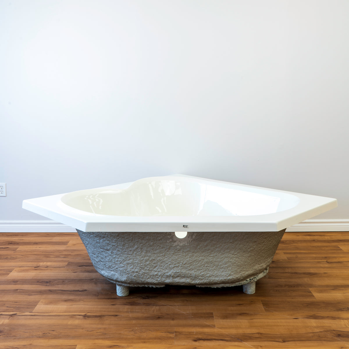 Mirolin White Soho 3 Corner Bathtub