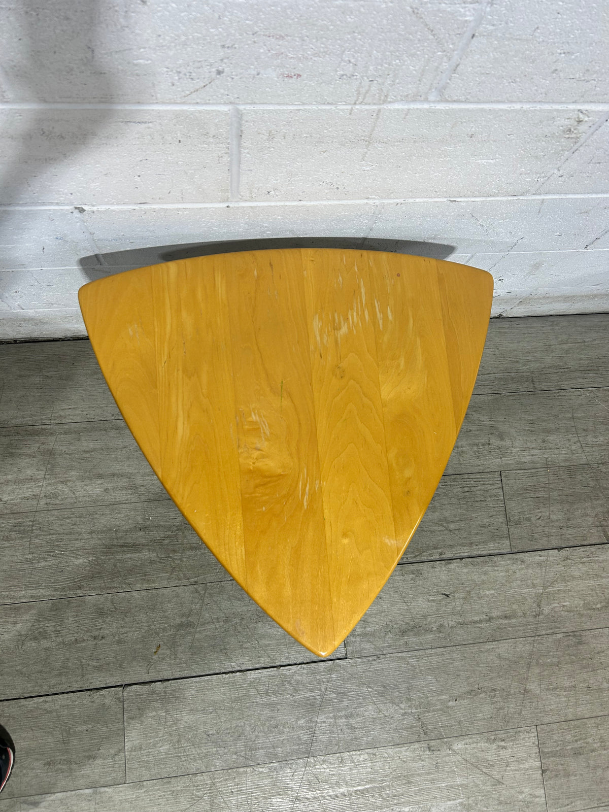 Yuzula Triangular Side Table