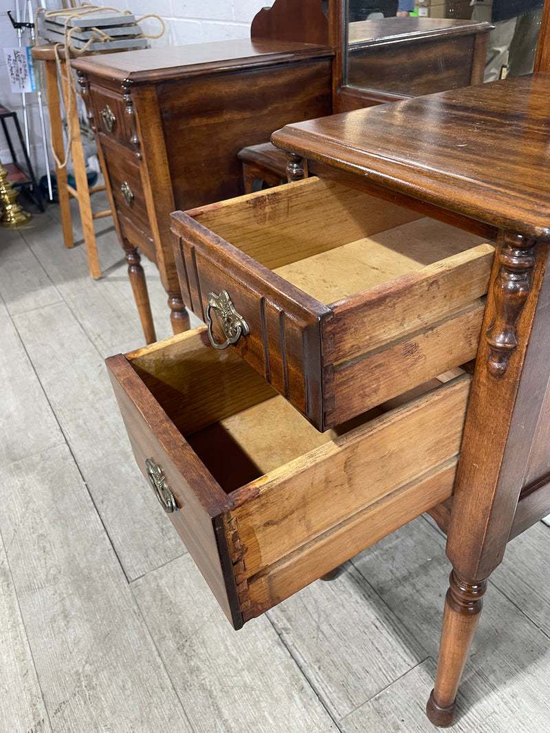 Elegant 4 drawer vanity/dresser