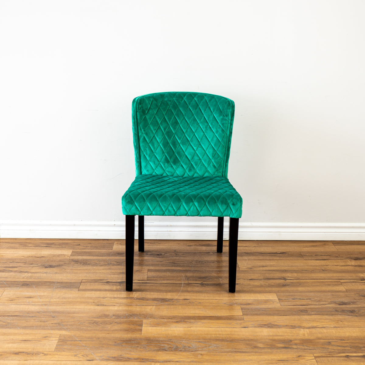 Curved Back Diamond Stitched Accent Chair in Green Velvet