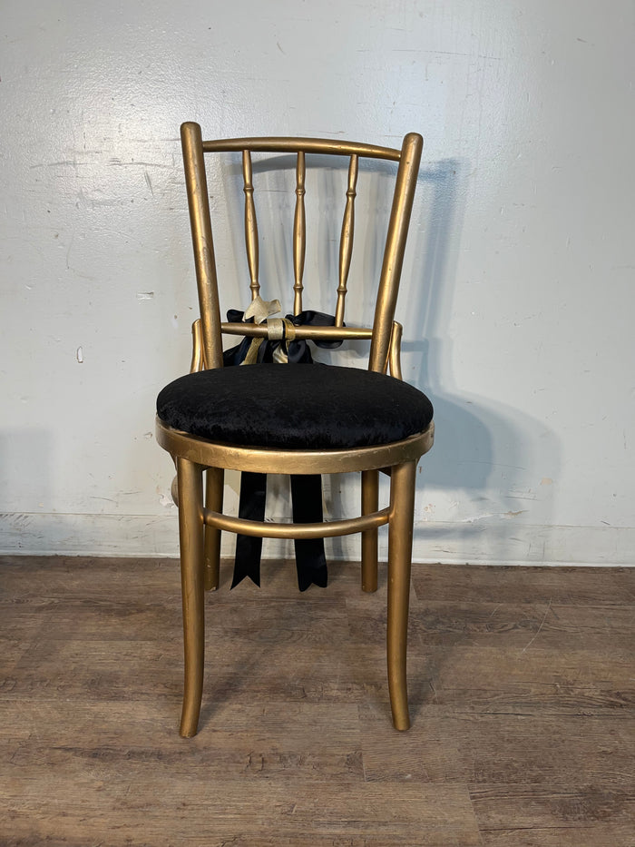 Gold Chiavari Accent Chair With Decorative Ribbon