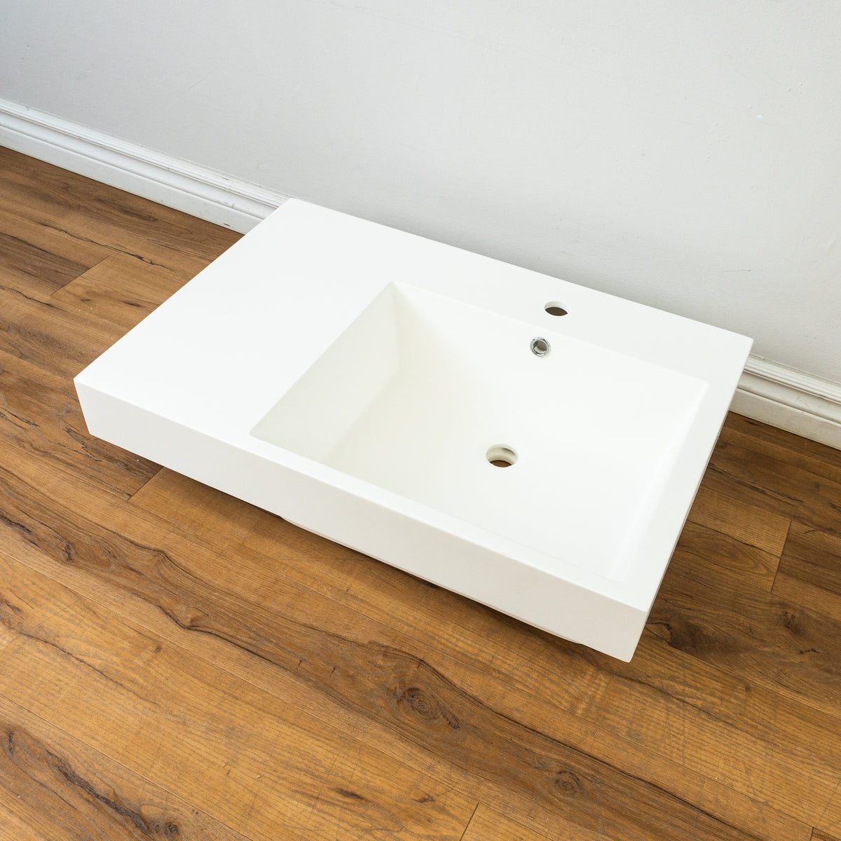 32-inch Porcelain Right Side Drain Countertop Sink in White