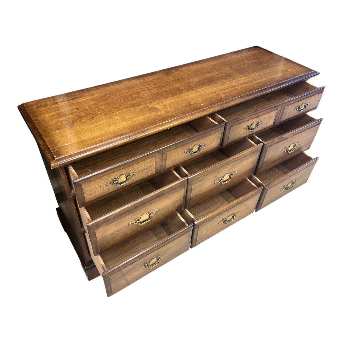 Traditional Two-Tone 8-Drawer Dresser