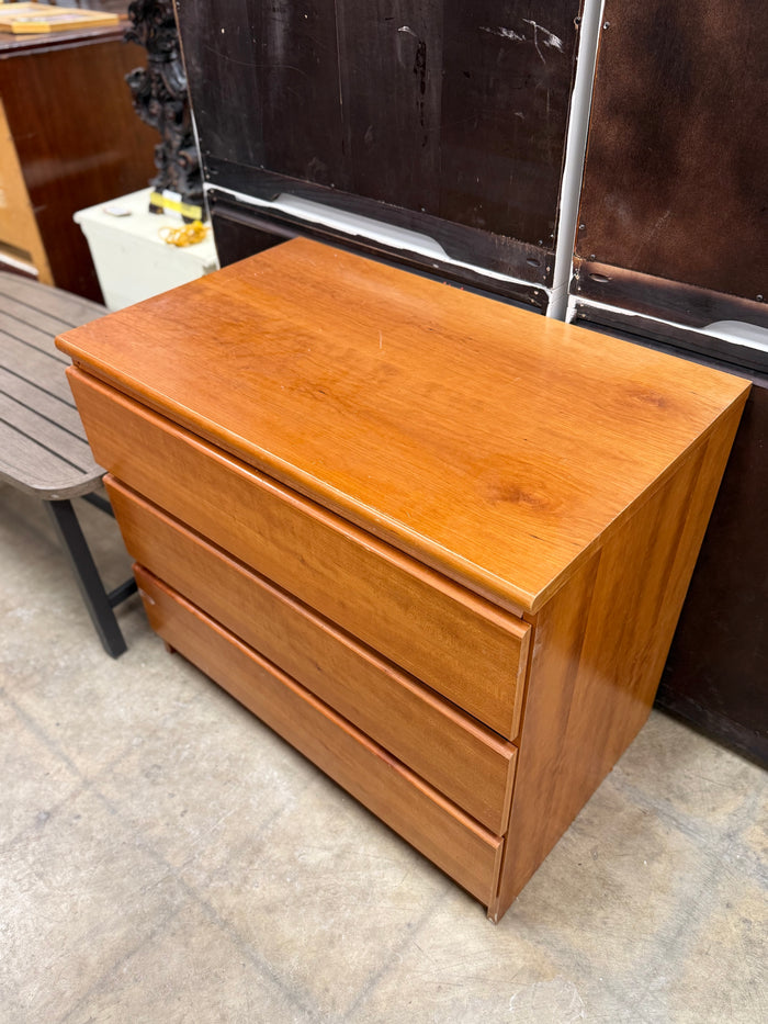 Light Wood Chest of Drawers